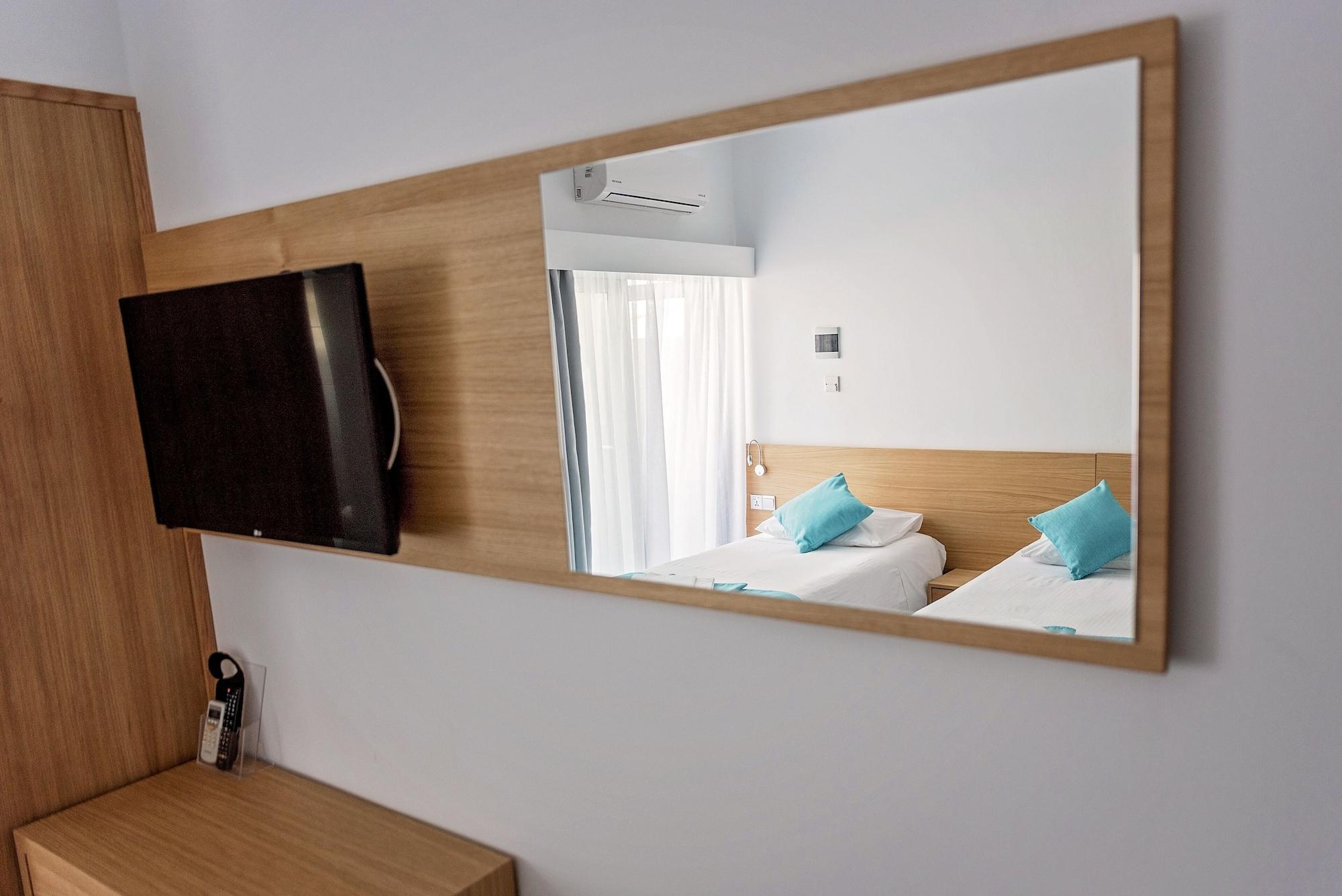 Pyramos Hotel Paphos ภายนอก รูปภาพ