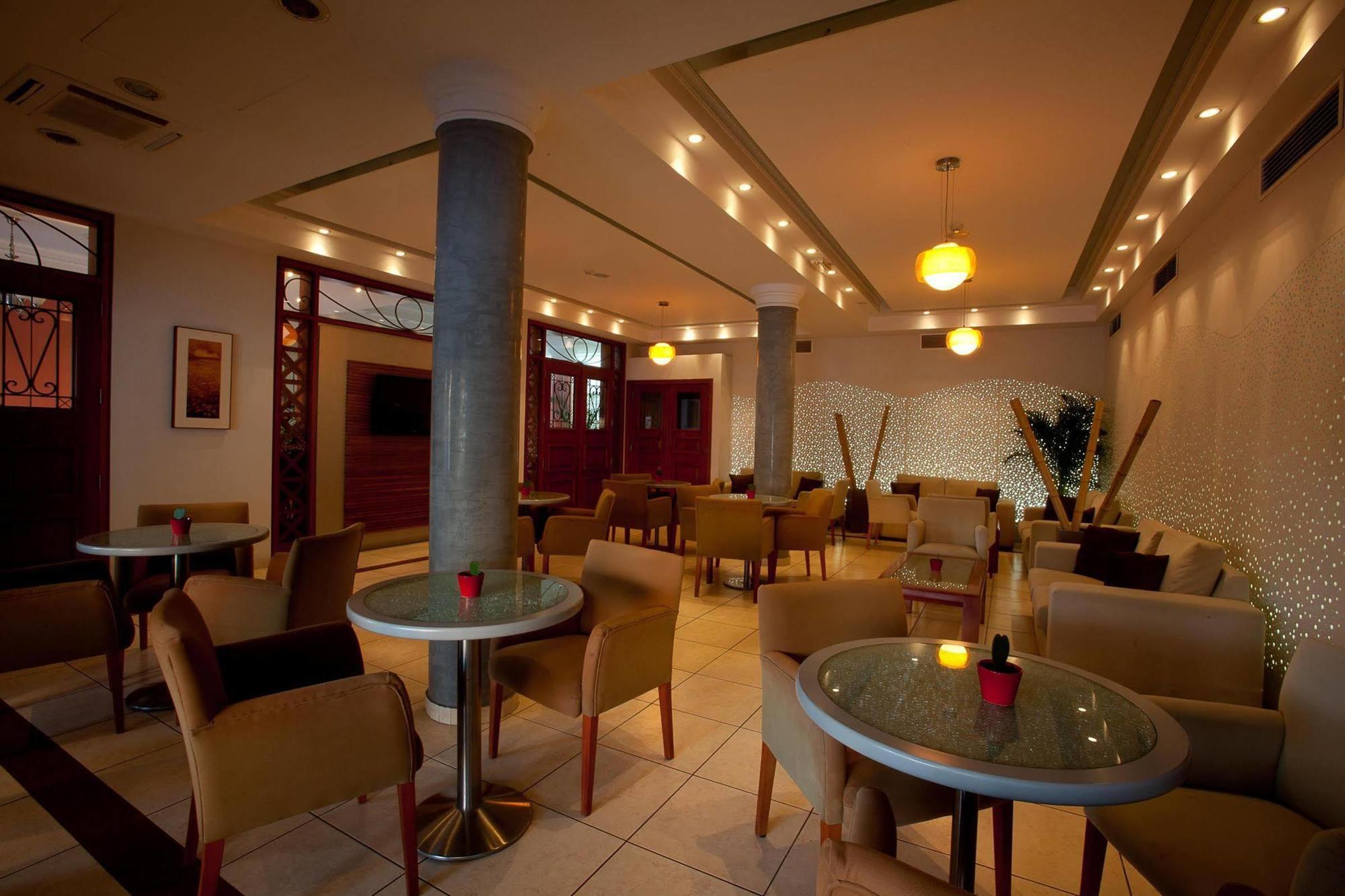 Pyramos Hotel Paphos ภายนอก รูปภาพ