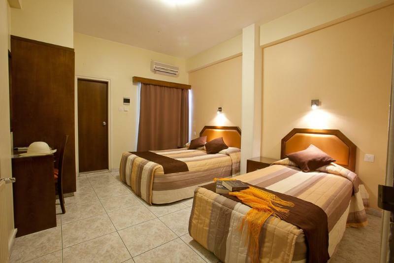 Pyramos Hotel Paphos ภายนอก รูปภาพ