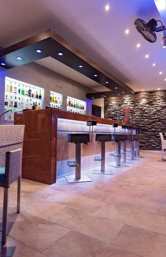 Pyramos Hotel Paphos ภายนอก รูปภาพ