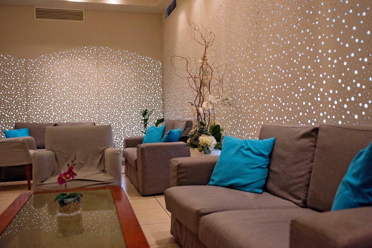 Pyramos Hotel Paphos ภายนอก รูปภาพ