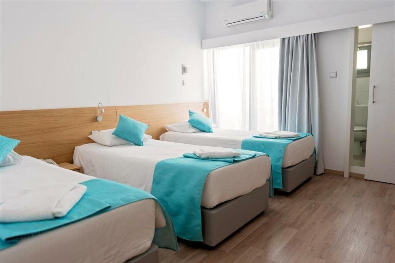 Pyramos Hotel Paphos ภายนอก รูปภาพ